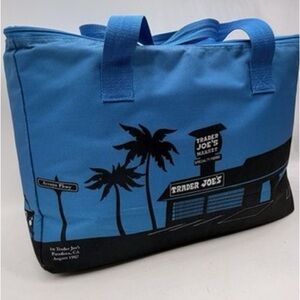 NWT TRADER JOE’S Blue Insulated Tote Bag w/Sturdy Handles and Zipper Top